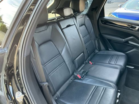 Used 2020 Porsche Cayenne E-Hybrid image 28