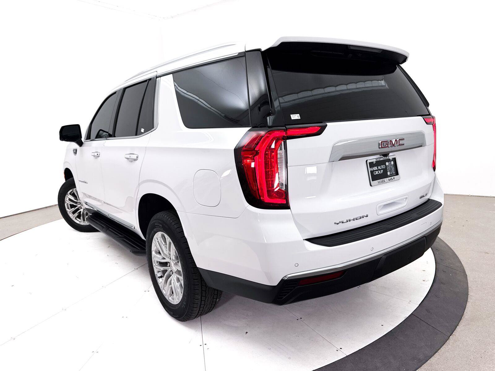 Used 2022 GMC Yukon SLT w/ SLT Premium Package AWD/4WD image 9