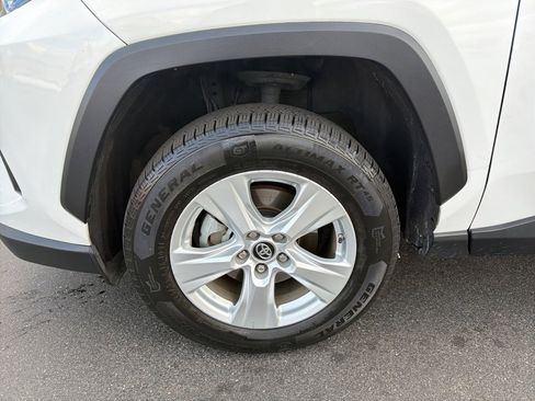 Used 2021 Toyota RAV4 LE image 12