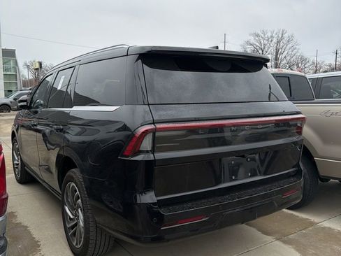 Used 2025 Lincoln Navigator Reserve image 5