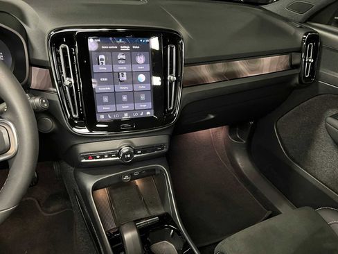 Used 2023 Volvo XC40 Recharge Plus AWD/4WD image 33