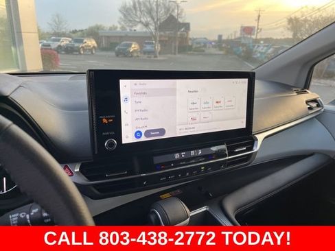 Used 2025 Toyota Sienna XLE FWD image 24