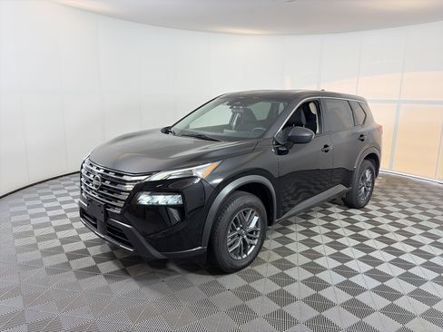 Used 2024 Nissan Rogue S FWD image 2