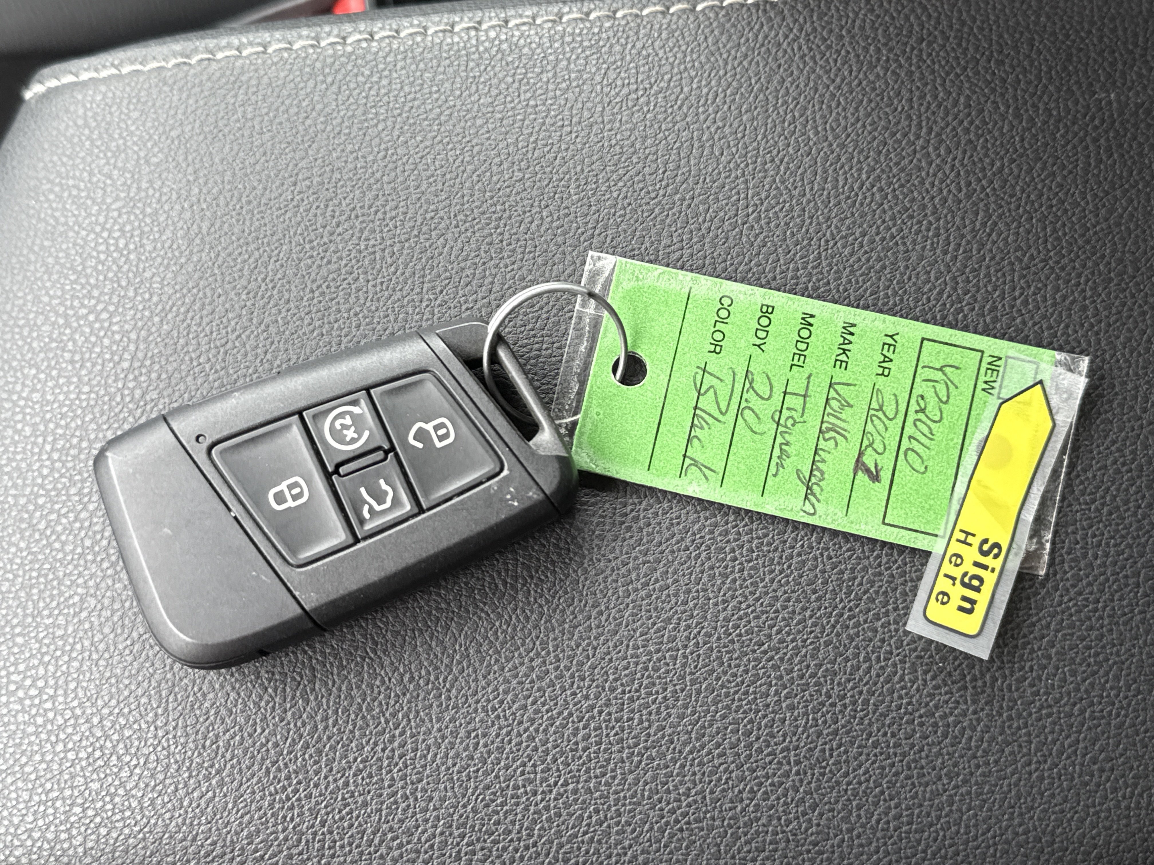 Used 2023 Volkswagen Tiguan SE AWD/4WD image 24