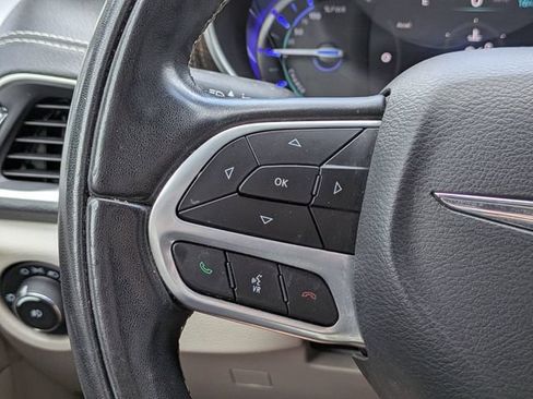 Used 2022 Chrysler Pacifica Limited w/ Uconnect Theater Family Group FWD image 31