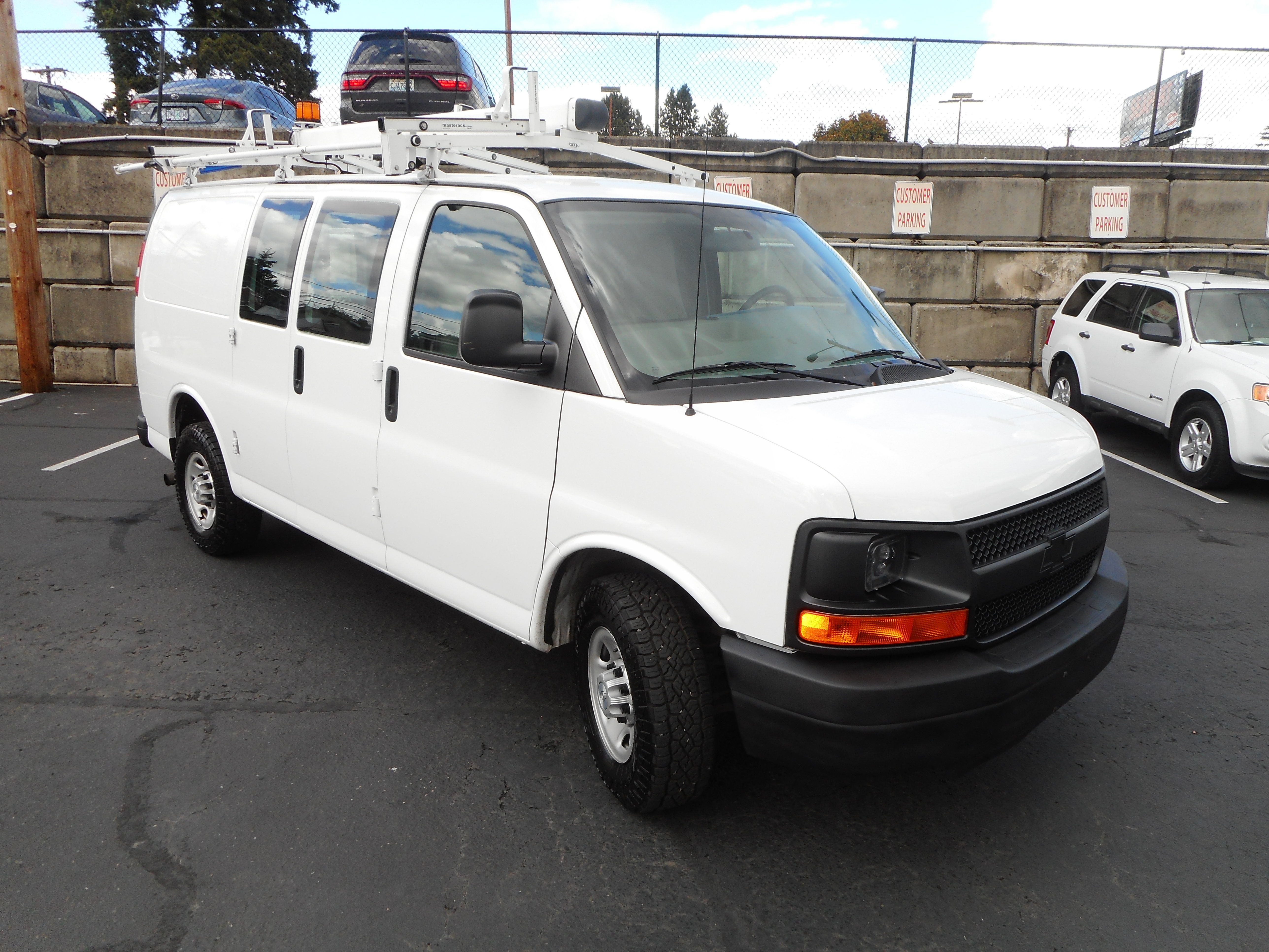Used 2016 Chevrolet Express 2500 RWD image 3