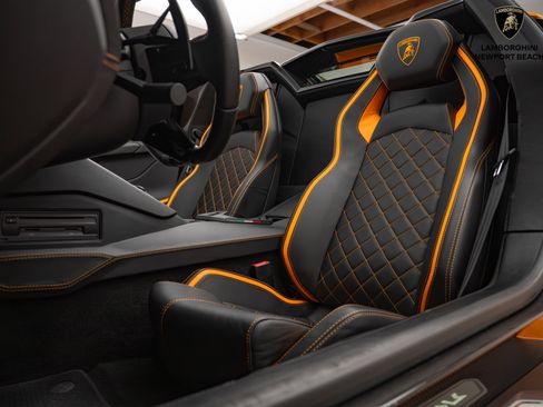 Used 2018 Lamborghini Aventador S image 8