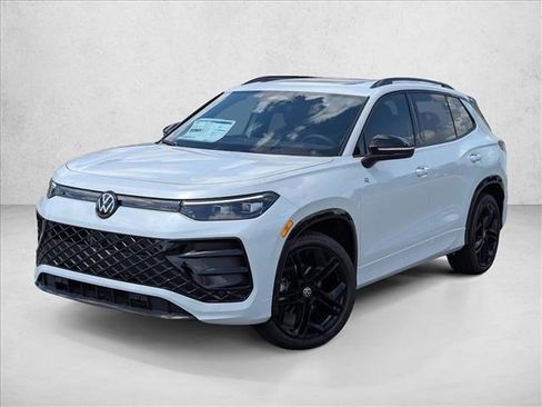 New 2026 Volkswagen Tiguan SE R-Line FWD image 1