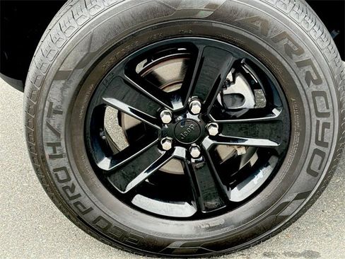 Used 2022 Jeep Wrangler Unlimited Sahara image 17