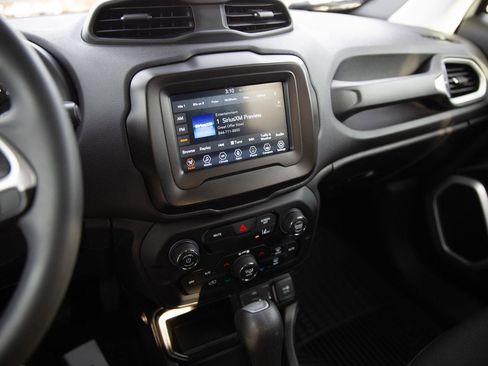 Used 2021 Jeep Renegade Latitude image 13