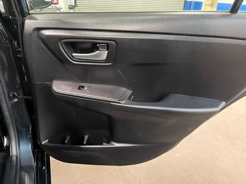 Used 2017 Toyota Camry LE image 11