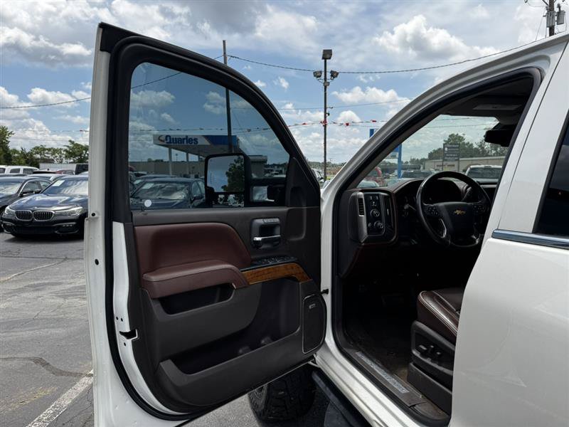 Used 2015 Chevrolet Silverado 1500 High Country w/ High Country Premium Package AWD/4WD image 24