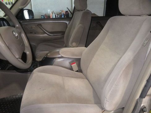 Used 2005 Toyota Sequoia SR5 AWD/4WD image 21