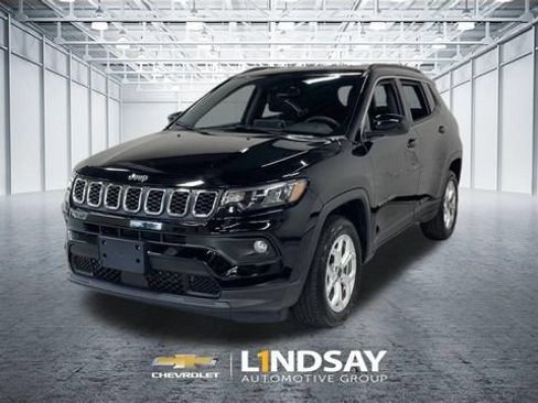 Used 2025 Jeep Compass Latitude AWD/4WD image 5