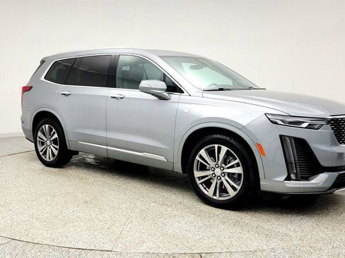 Used 2025 Cadillac XT6 Premium Luxury image 3