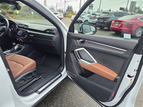 Used 2021 Audi Q3 2.0T Premium Plus w/ Premium Plus Package image 10