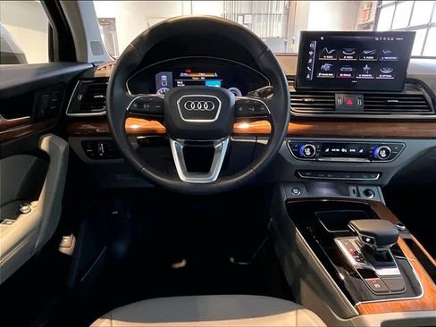 Used 2023 Audi Q5 2.0T Premium Plus w/ Premium Plus Package AWD/4WD image 13