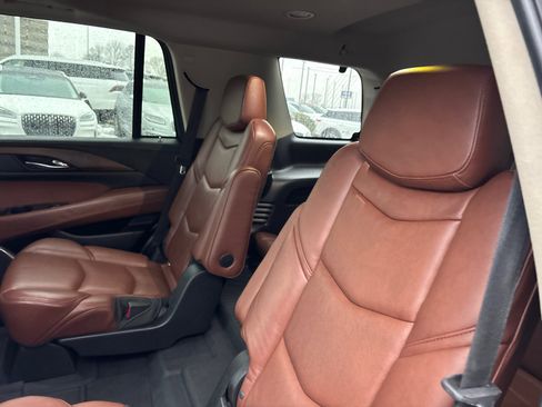 Used 2018 Cadillac Escalade Luxury image 25