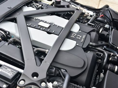 Used 2023 Aston Martin DBS Coupe RWD image 30