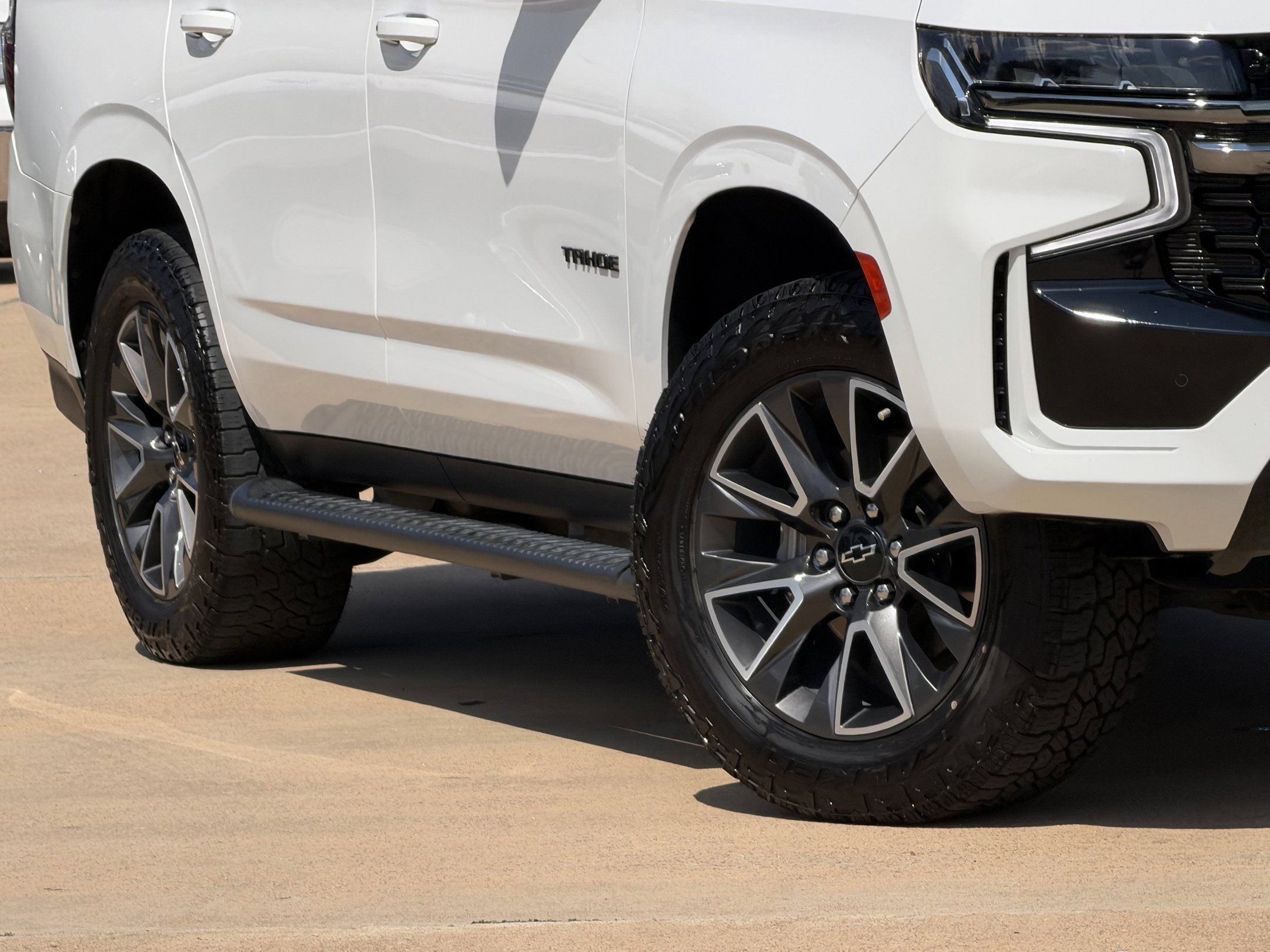 Used 2021 Chevrolet Tahoe Z71 w/ Z71 Off-Road Package AWD/4WD image 10