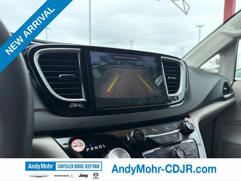 Used 2024 Chrysler Pacifica Touring-L FWD image 34