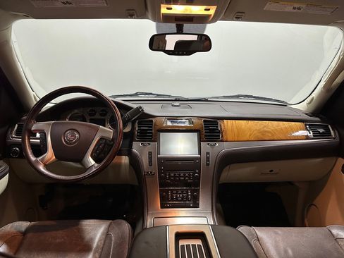 Used 2010 Cadillac Escalade Platinum image 18