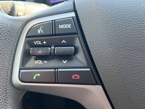 Used 2018 Hyundai Elantra SE FWD image 16