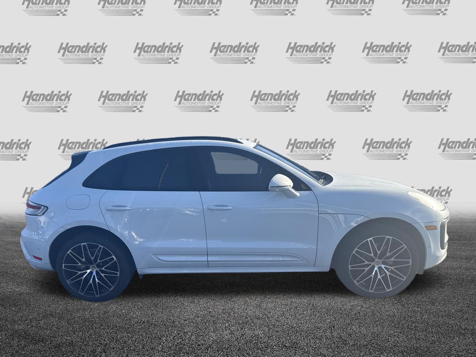 Used 2025 Porsche Macan AWD/4WD image 11