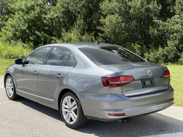 Used 2017 Volkswagen Jetta SEL FWD image 3