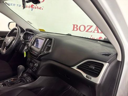 Used 2020 Jeep Cherokee Latitude AWD/4WD image 17