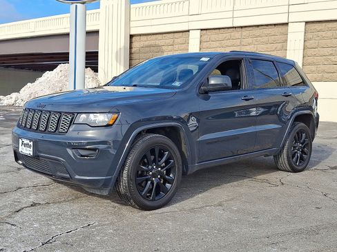 Used 2018 Jeep Grand Cherokee Altitude image 1