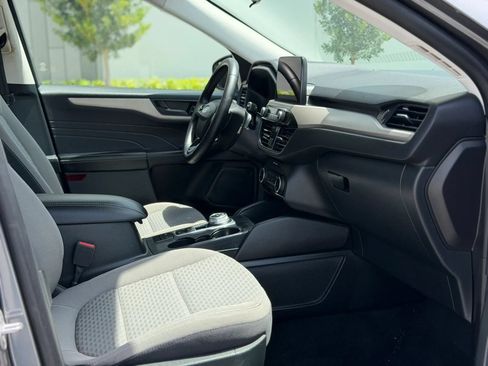 Used 2022 Ford Escape SE w/ Convenience Package FWD image 16