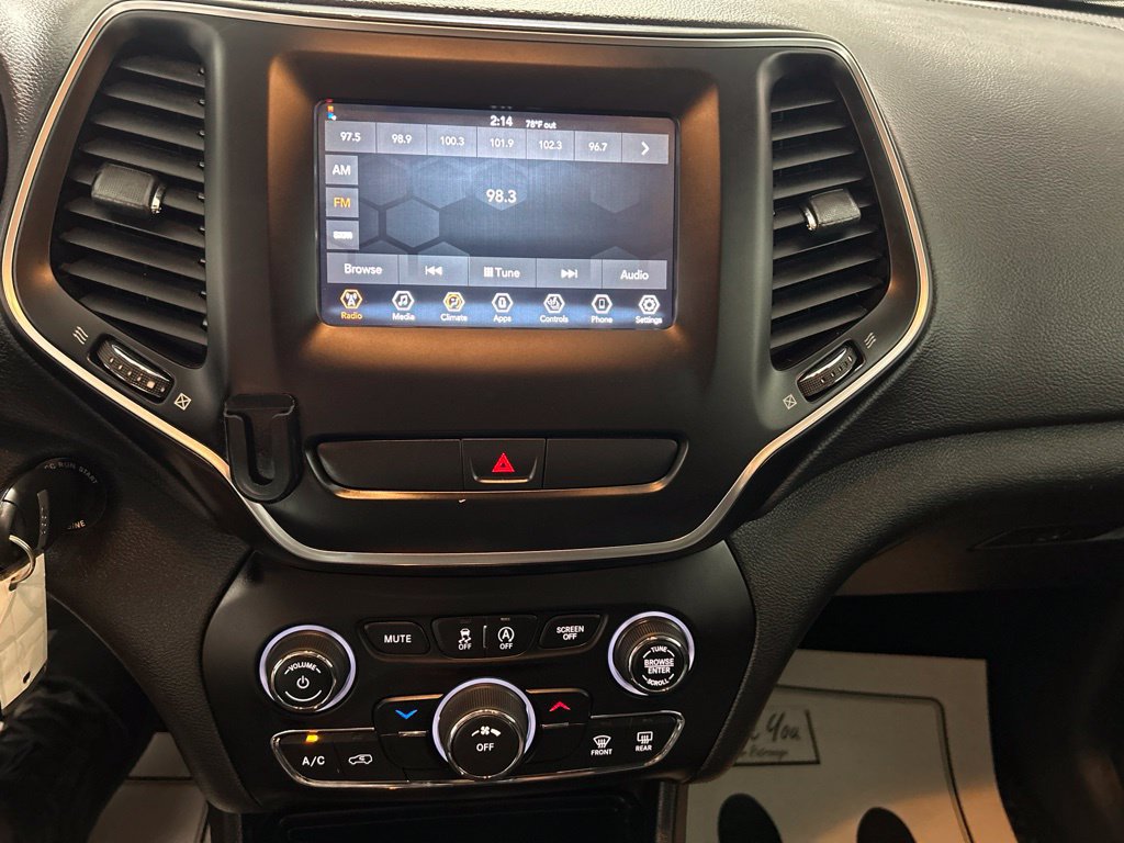 Used 2019 Jeep Cherokee Latitude w/ Cold Weather Group FWD image 21