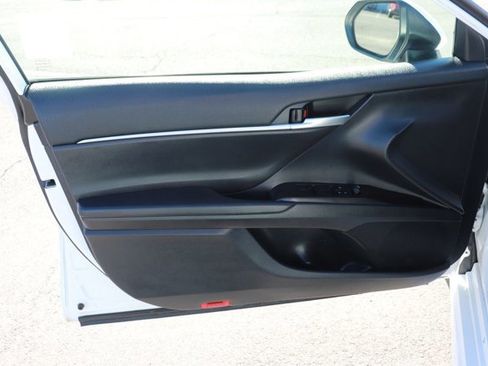 Used 2023 Toyota Camry SE image 8