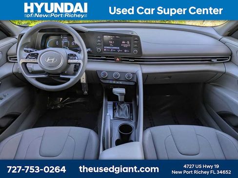 Certified 2025 Hyundai Elantra SE FWD image 15