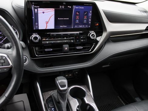 Used 2020 Toyota Highlander Limited image 29
