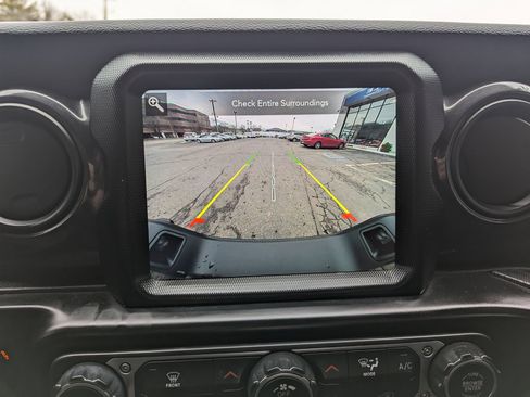 Used 2022 Jeep Gladiator Sport image 21