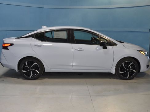 New 2025 Nissan Versa SR w/ Trunk Package image 17