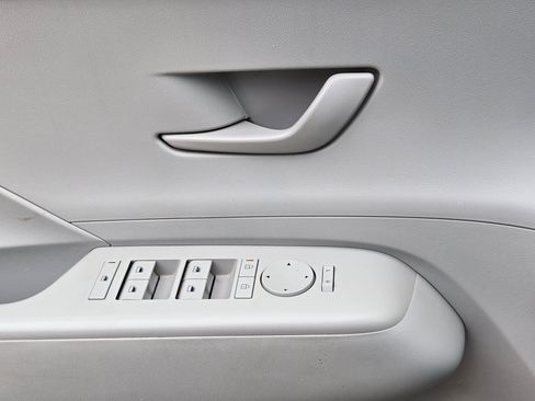 Used 2024 Hyundai Kona SEL FWD image 11