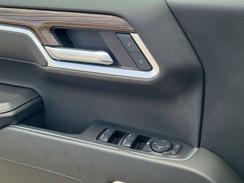 Used 2025 Chevrolet Silverado 1500 LT AWD/4WD image 18