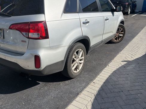 Used 2015 Kia Sorento LX image 9