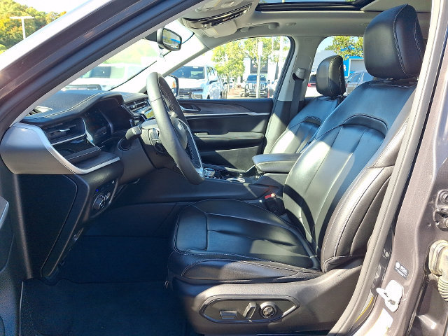 Used 2023 Jeep Grand Cherokee 4WD 4xe image 2