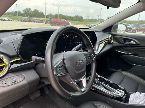 Used 2024 Chevrolet Trax ACTIV image 12