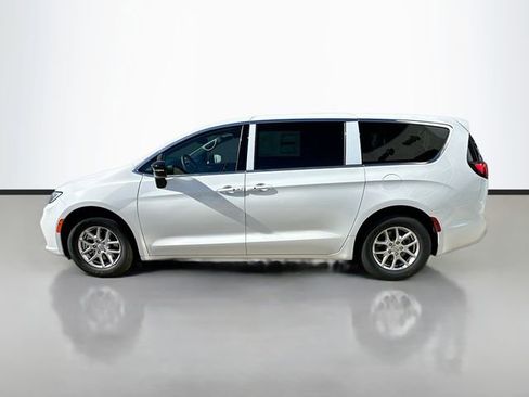New 2026 Chrysler Pacifica Select image 9
