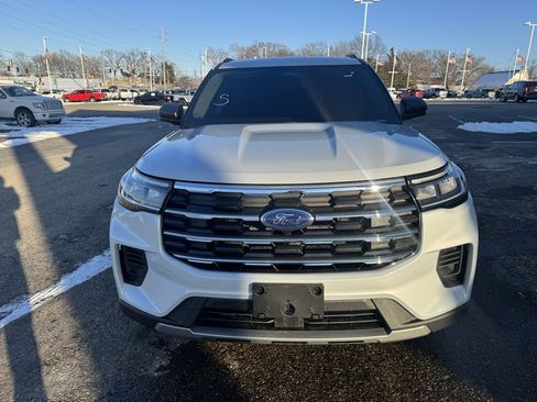 Used 2025 Ford Explorer Active image 2