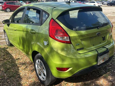 Used 2012 Ford Fiesta SE image 2