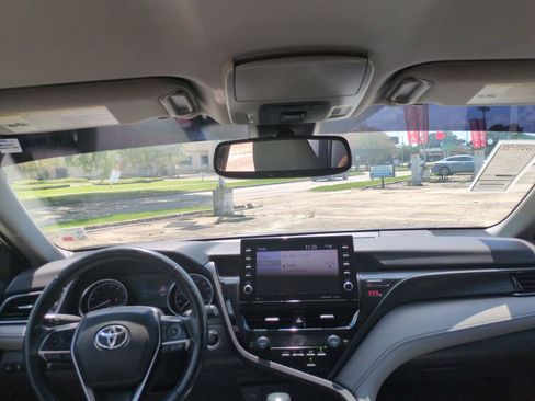 Used 2021 Toyota Camry XLE FWD image 30