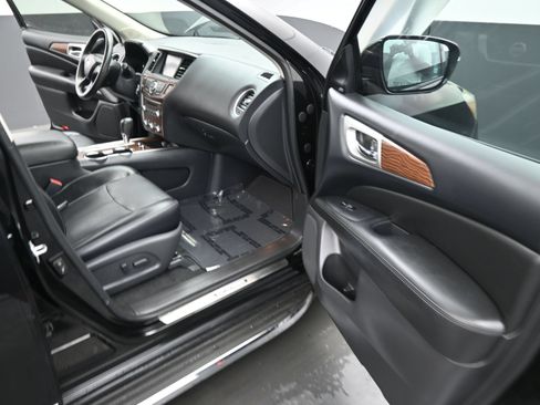 Used 2017 Nissan Pathfinder Platinum w/ Midnight Edition Package FWD image 22