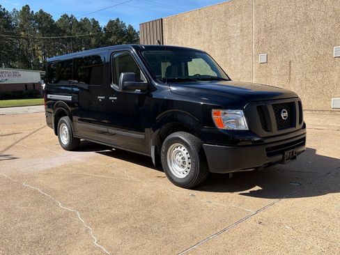 Used 2018 Nissan NV 3500 S image 6