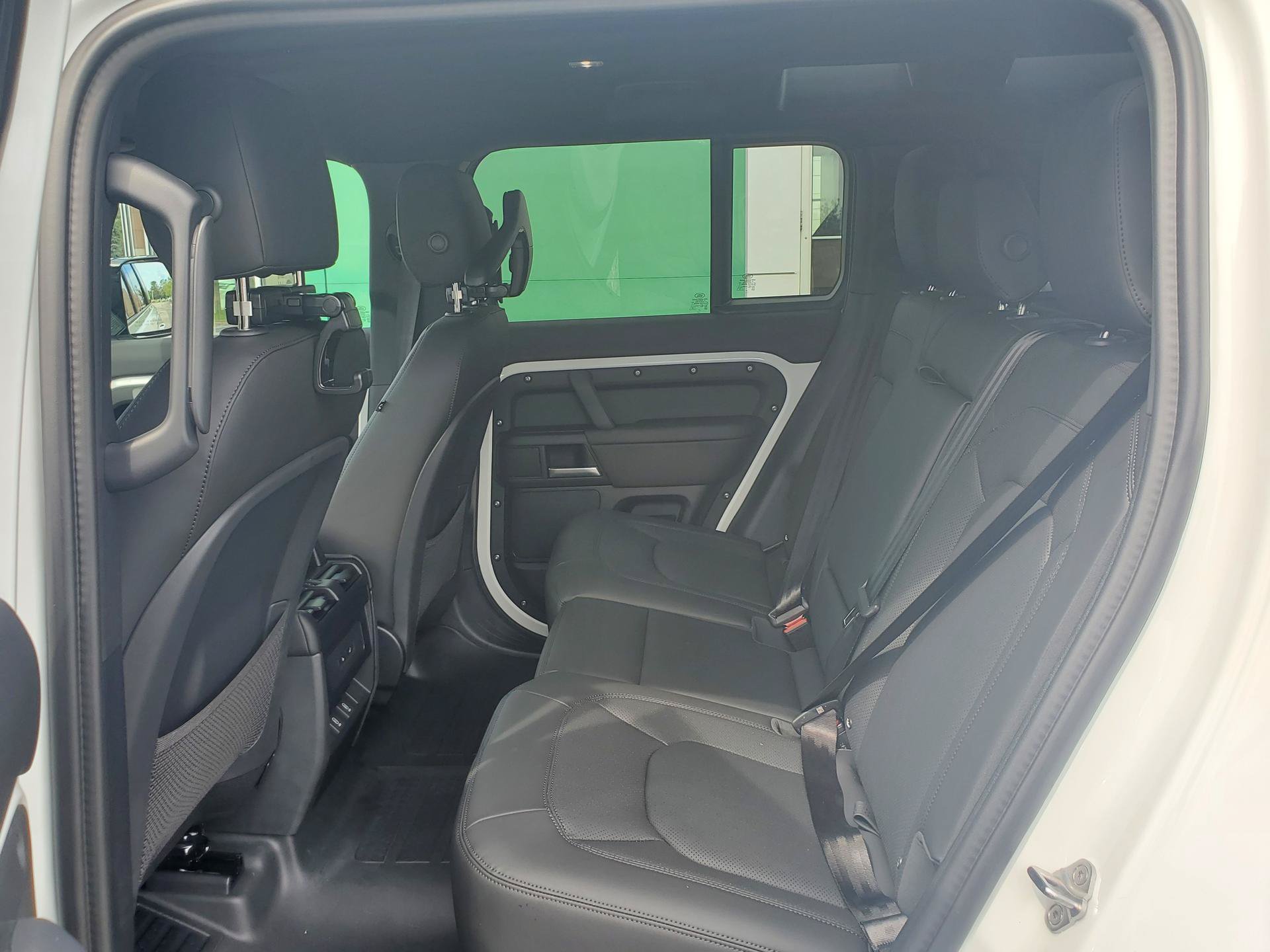 New 2026 Land Rover Defender 110 X-Dynamic SE AWD/4WD image 12